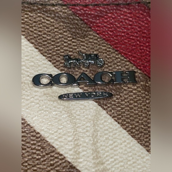 COACH SIGNATURE C BURGUNDY CANVAS MINI CAMERA BAG CROSSBODY HANDBAG PURSE $298 - Picture 3 of 16